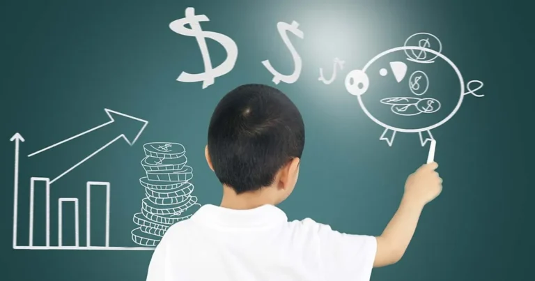 Educação financeira para filhos: veja como ensinar crianças a poupar