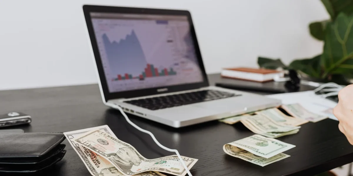 Quanto Rende R$ 1.000 por Mês Investido por 10 Anos na Renda Fixa? Simulação Completa