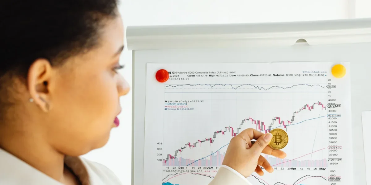 Altcoins disparam enquanto Bitcoin consolida patamar acima dos US$ 100