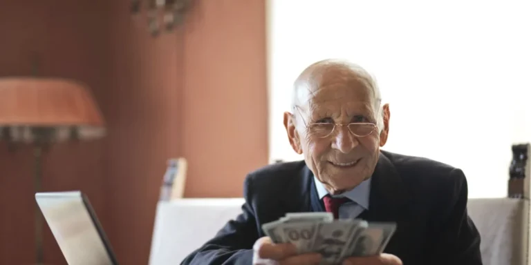 Aposentadoria: veja quanto é preciso investir por mês para se aposentar aos 60